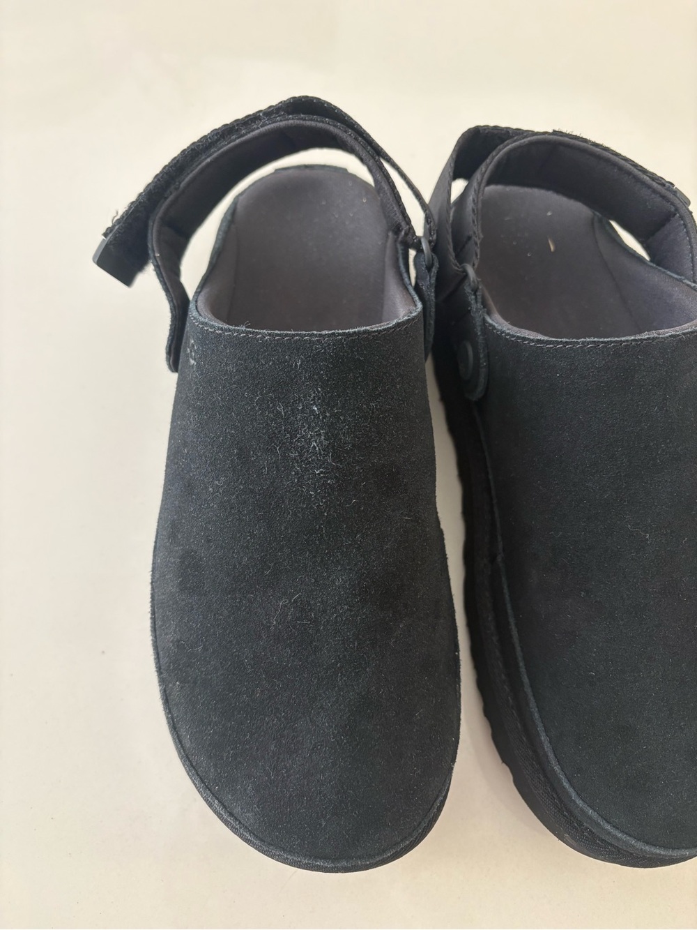 UGG Clogs - Picture 4 of 9